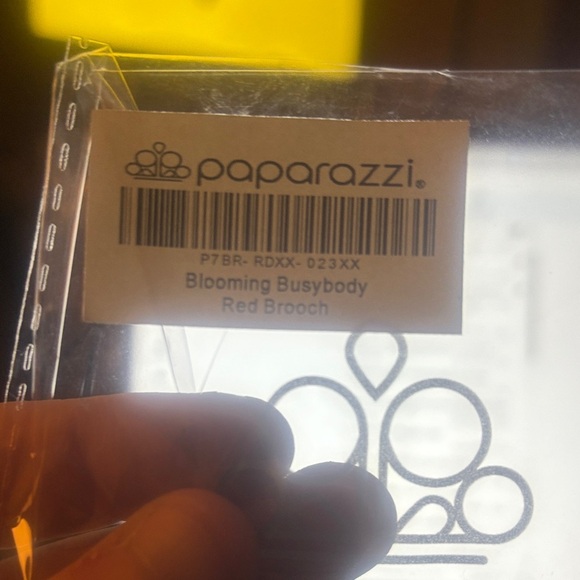 Paparazzi Gold Brooch with Green Accents - Picture 2 of 2